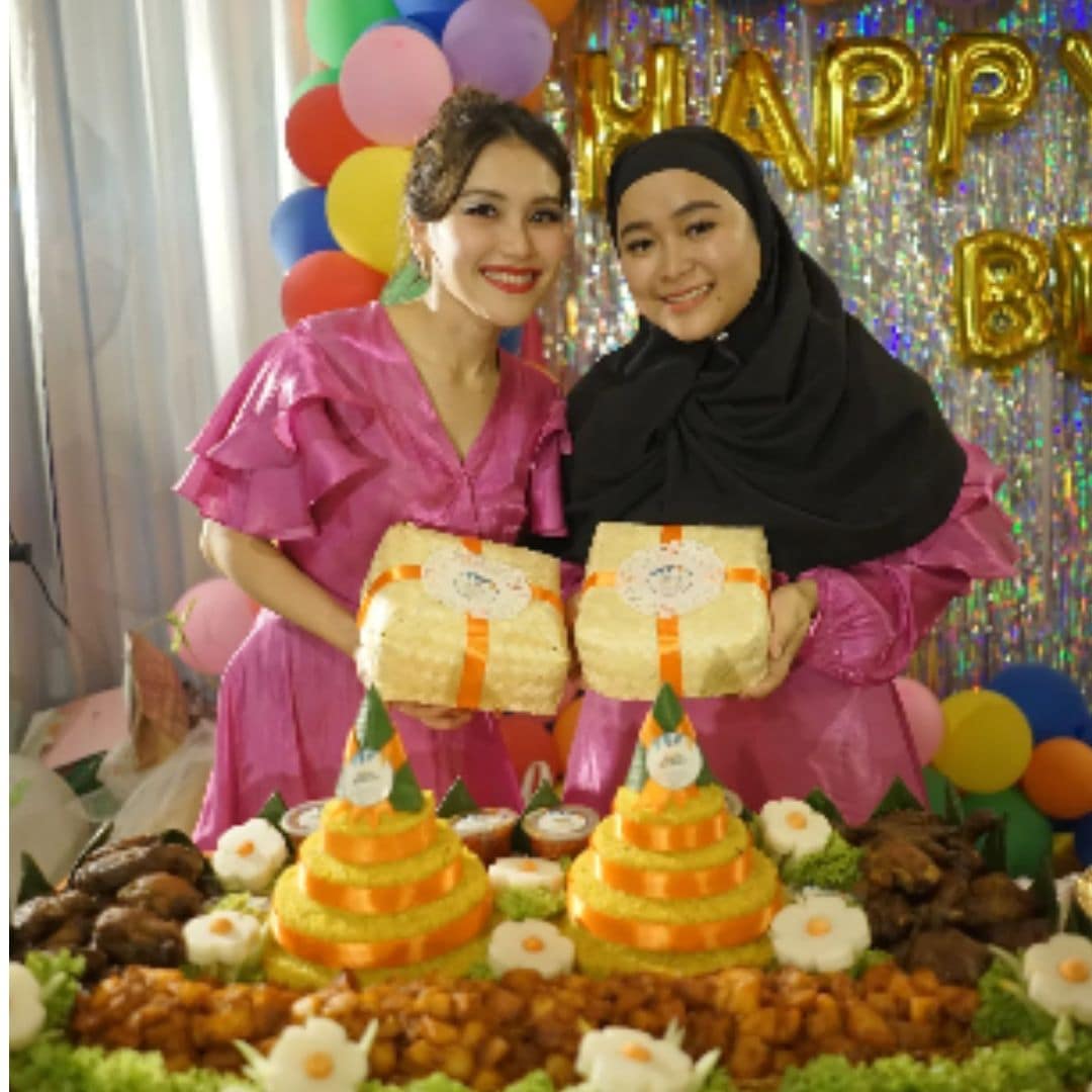 Review Ayu Ting Ting Jadi Pelanggan Setia Dapur Bu Sastro