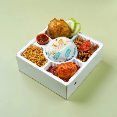 Nasi Putih Sate Lilit dengan Besek