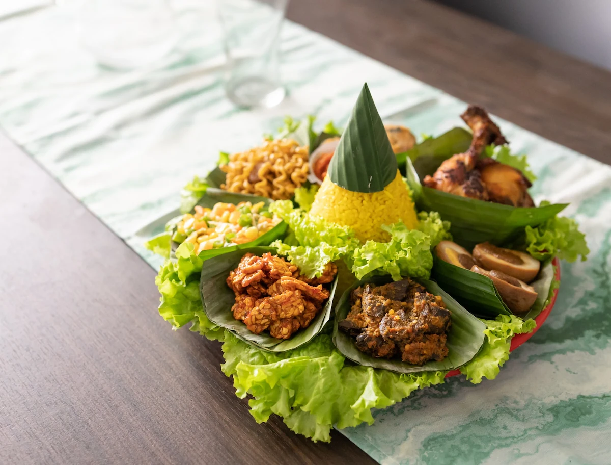 Inspirasi Hiasan Tumpeng Nasi Kuning untuk Acara Spesial