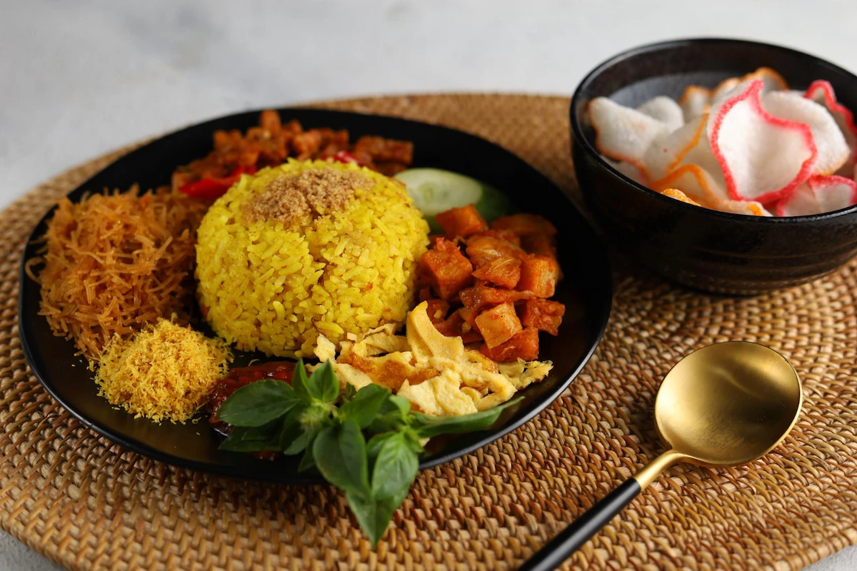 Resep Nasi Kuning Banjar dan Menu Pendampingnya, Yuk Coba!