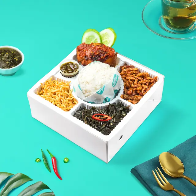 Ayam Bakar Bumbu Merah dengan Nasi Putih dari Dapur Bu Sastro