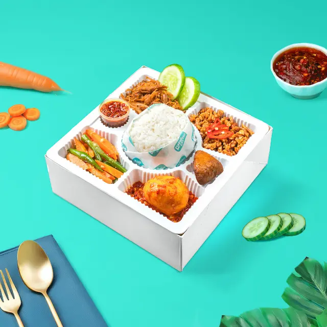 Nasi Box Ayam Suwir Pasundan dengan Nasi Putih dari Dapur Bu Sastro