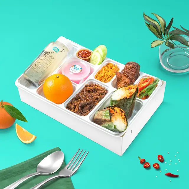 Nasi Box Ayam Suwir Pasundan dengan Nasi Bakar dari Dapur Bu Sastro